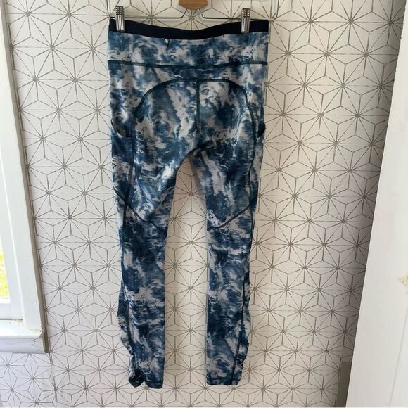 Lululemon Speed Tight III Luxtreme
Sea Side Silver Fox Alberta Lake / Naval Blue - Picture 10 of 12